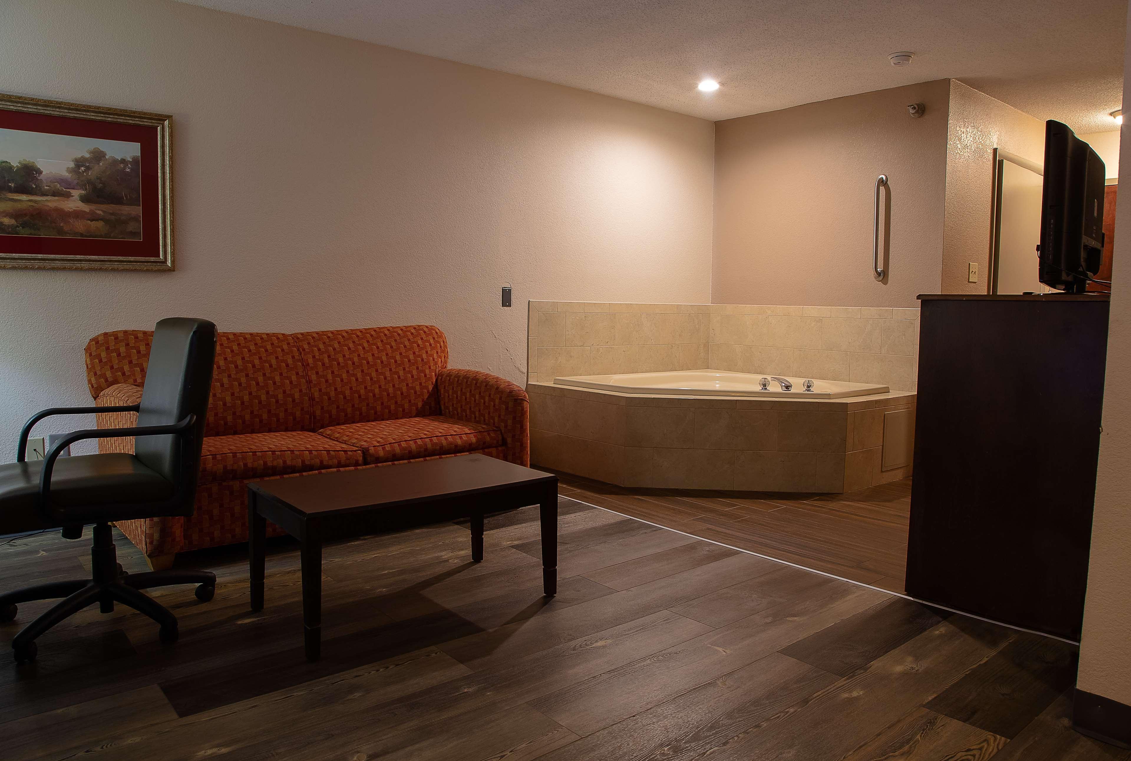 Surestay Plus By Best Western Tarboro-Kingsboro Room photo